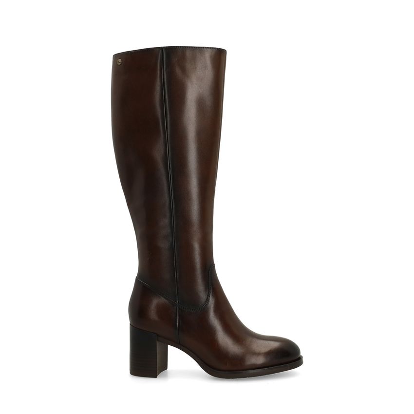 Braune Lederstiefel mit Absatz
