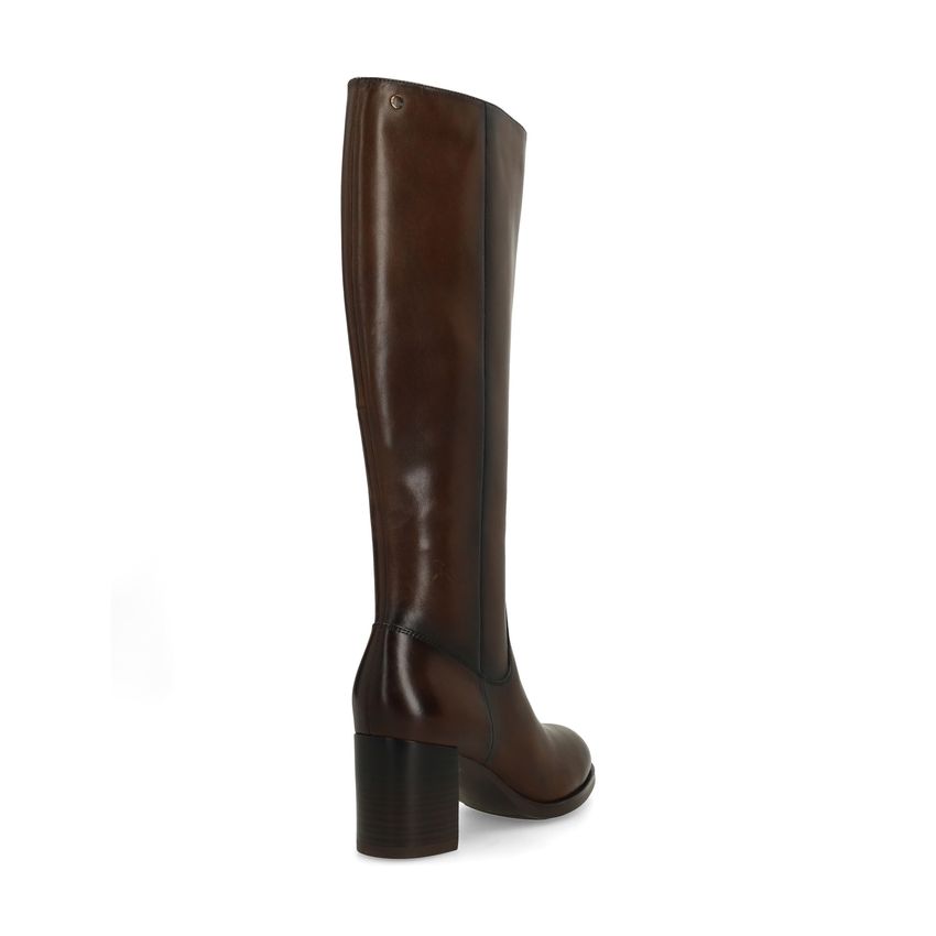 Braune Lederstiefel mit Absatz
