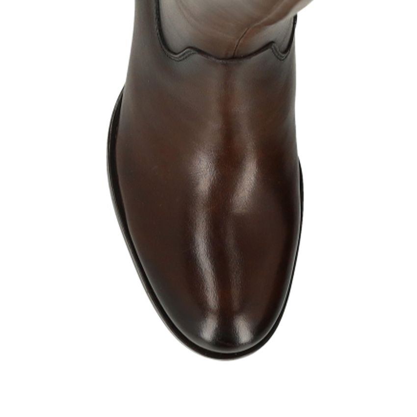 Braune Lederstiefel mit Absatz