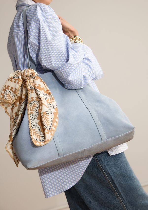 Licht blauwe suède shopper