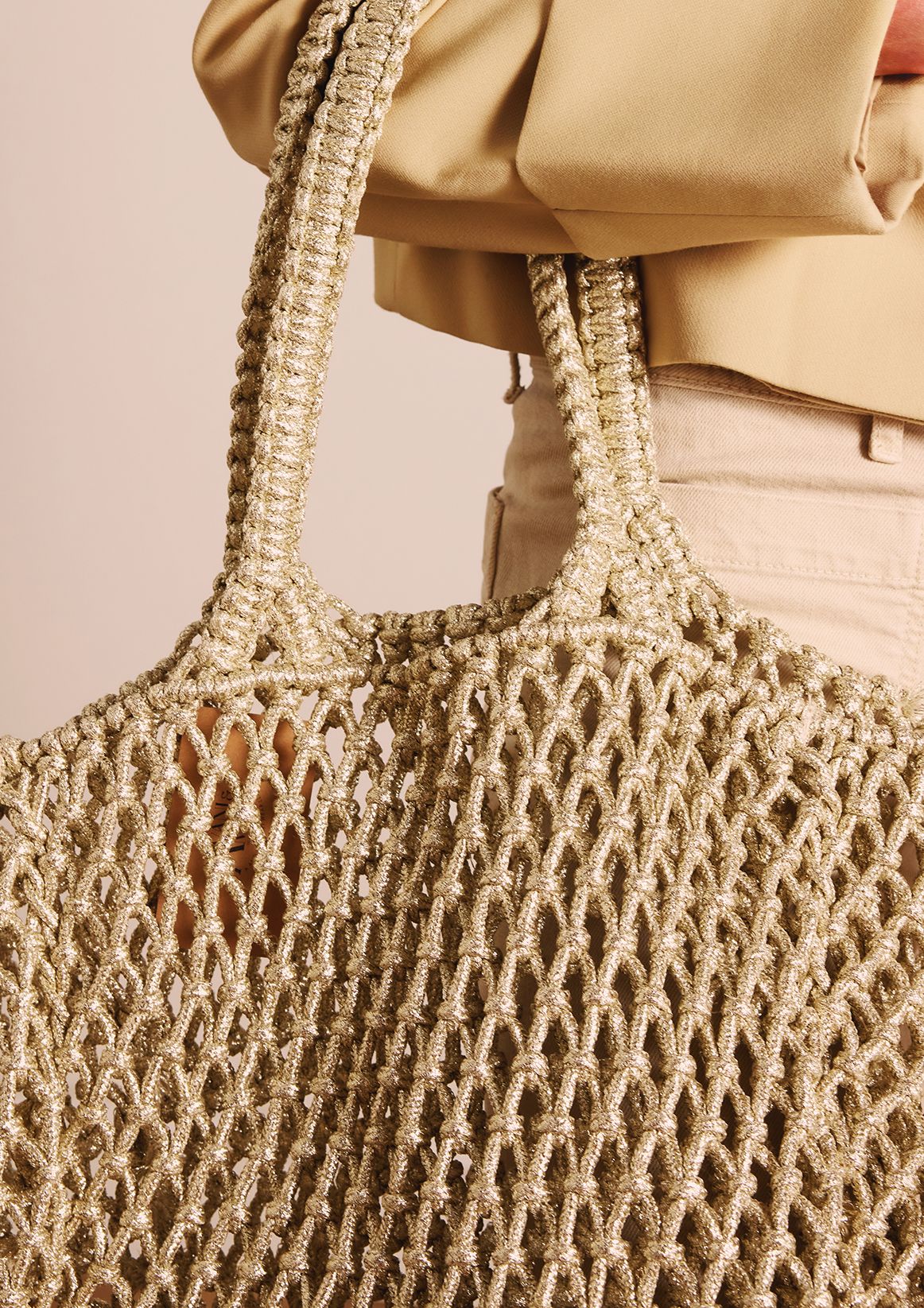 Geflochtener silberfarbener Shopper