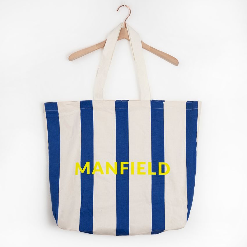 Beige stoffen strandtas met blauwe strepen