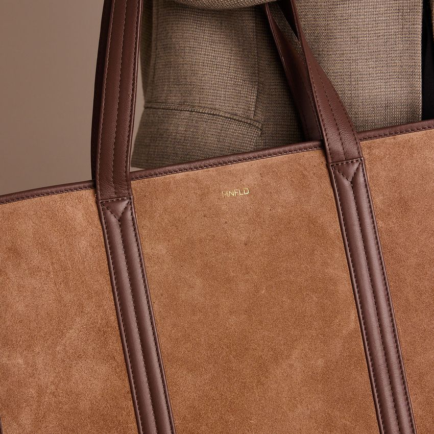 18 inch taupe suède shopper met leren details