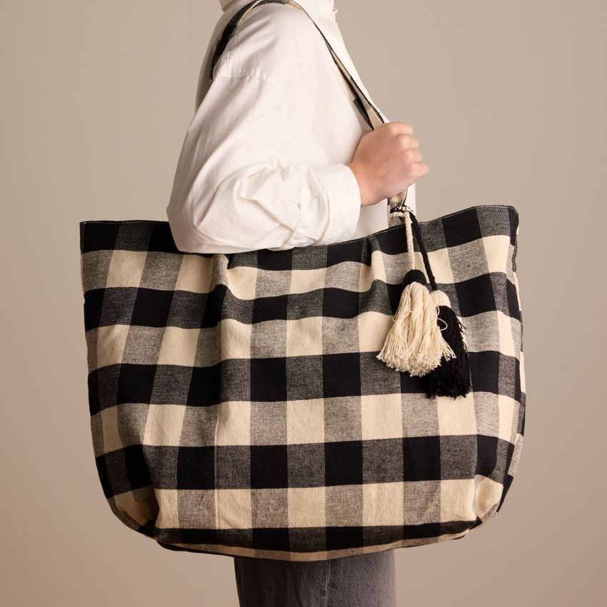 Beigefarbener Shopper mit Blockmuster
