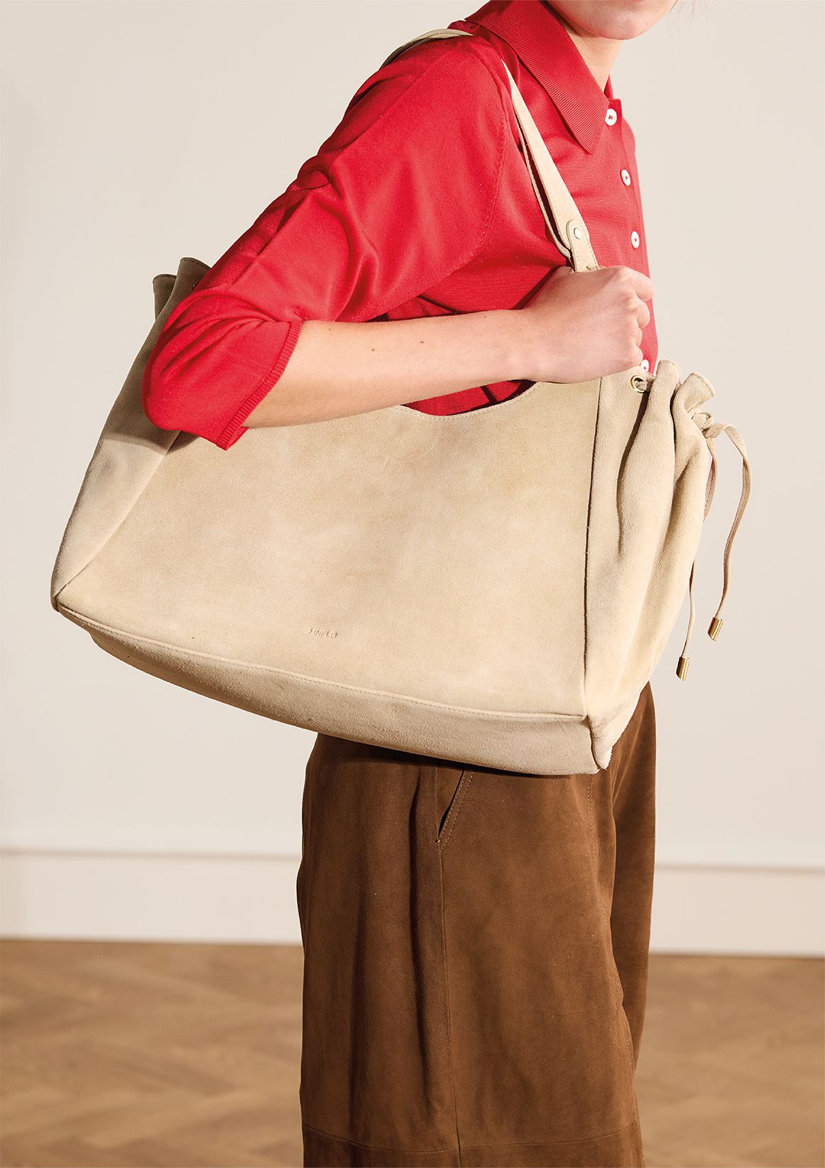Sandfarbener Veloursleder-Shopper