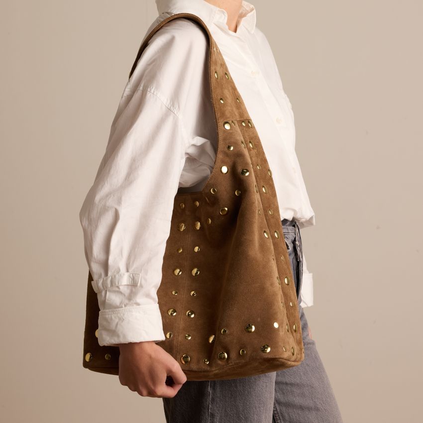 Cognac suède schoudertas met gouden studs