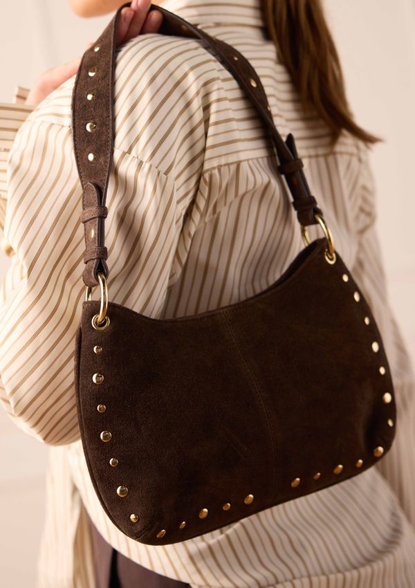 Dunkelbraune Veloursleder-Schultertasche mit goldfarbenen Nieten