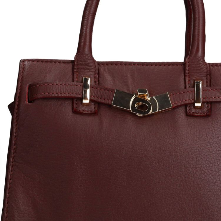 Bordeauxrote Lederhandtasche