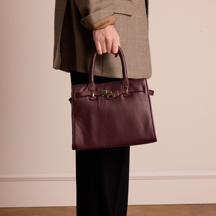 Bordeauxrote Lederhandtasche
