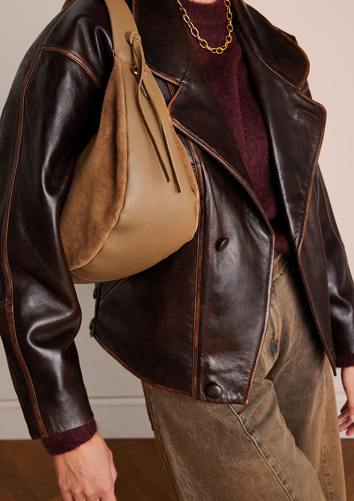 Taupefarbener Handtasche aus Veloursleder