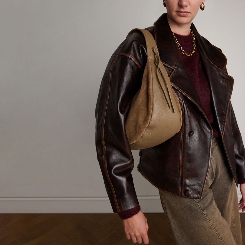 Taupefarbener Handtasche aus Veloursleder