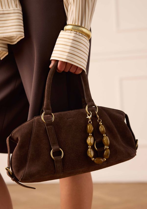 Donkerbruine suède handtas met gouden ringen