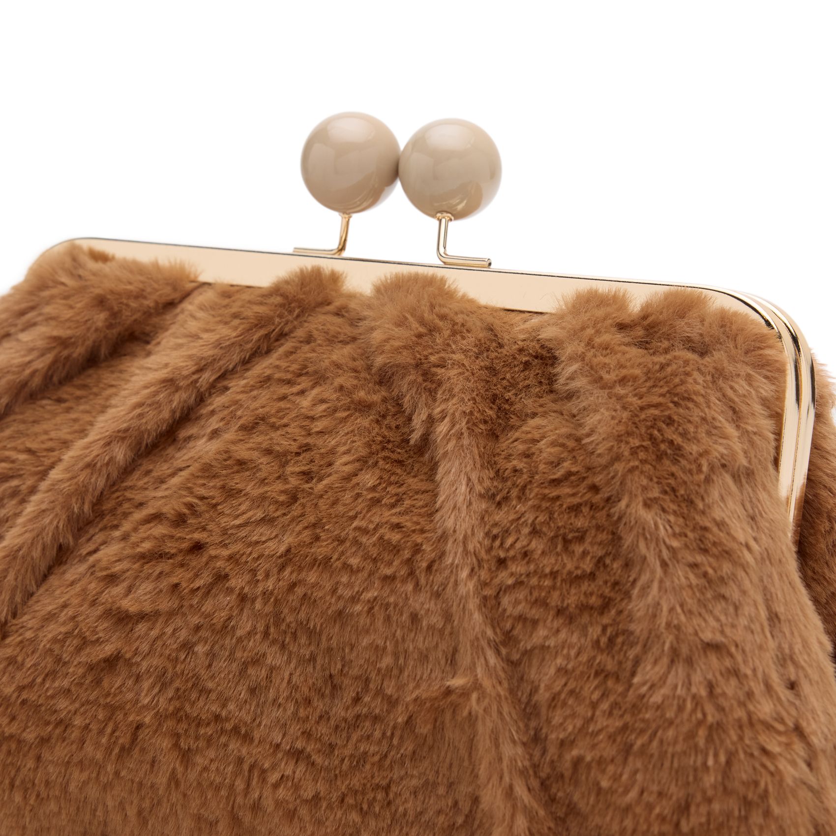 Bruine fur clutch