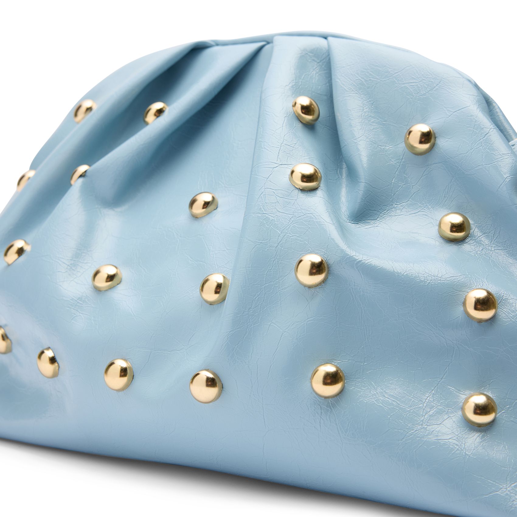 Hellblaue Clutch mit goldfarbenen Nieten