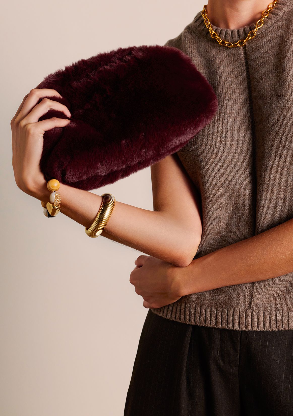 Burgundy clutch van faux fur