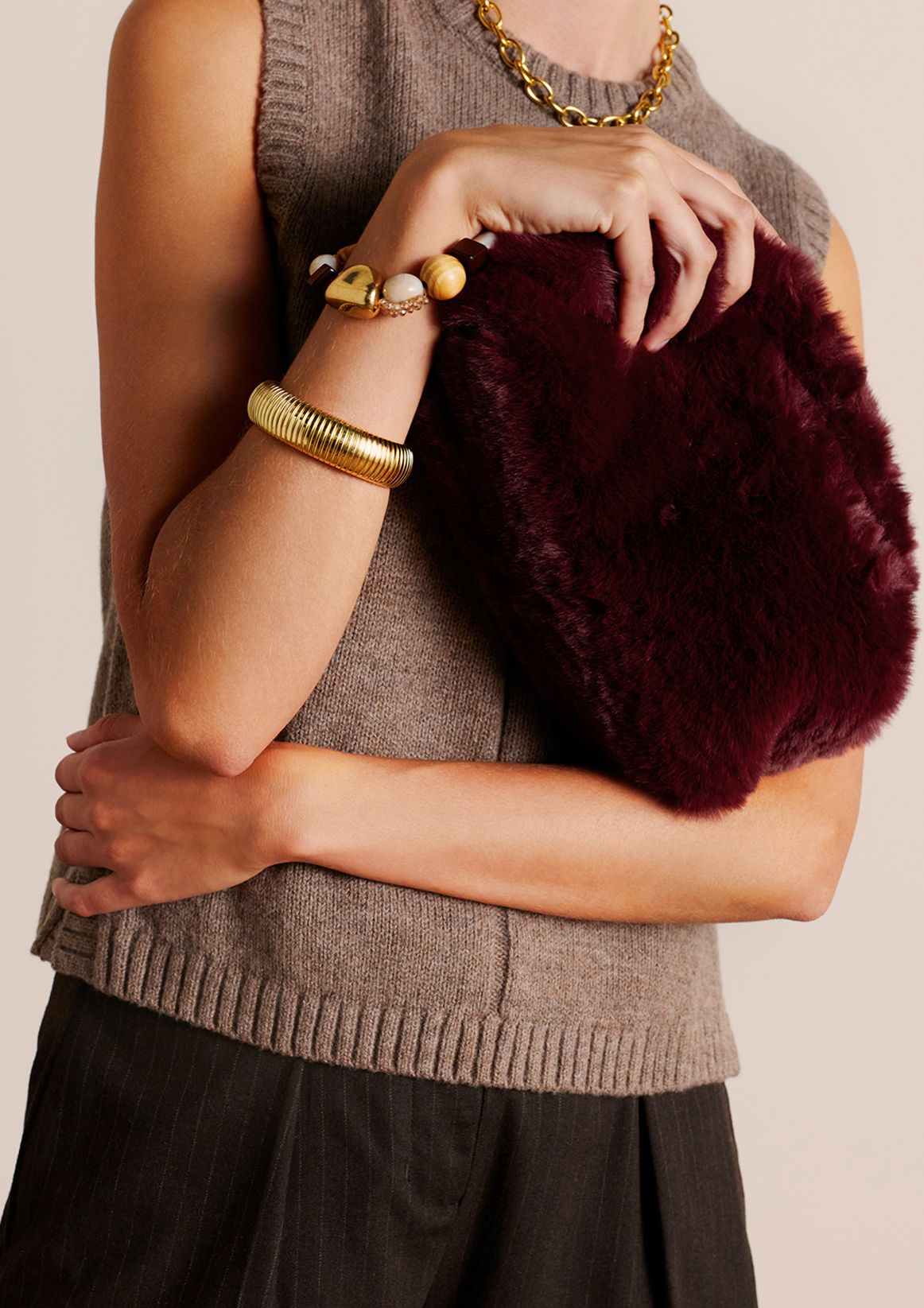 Burgundy clutch van faux fur