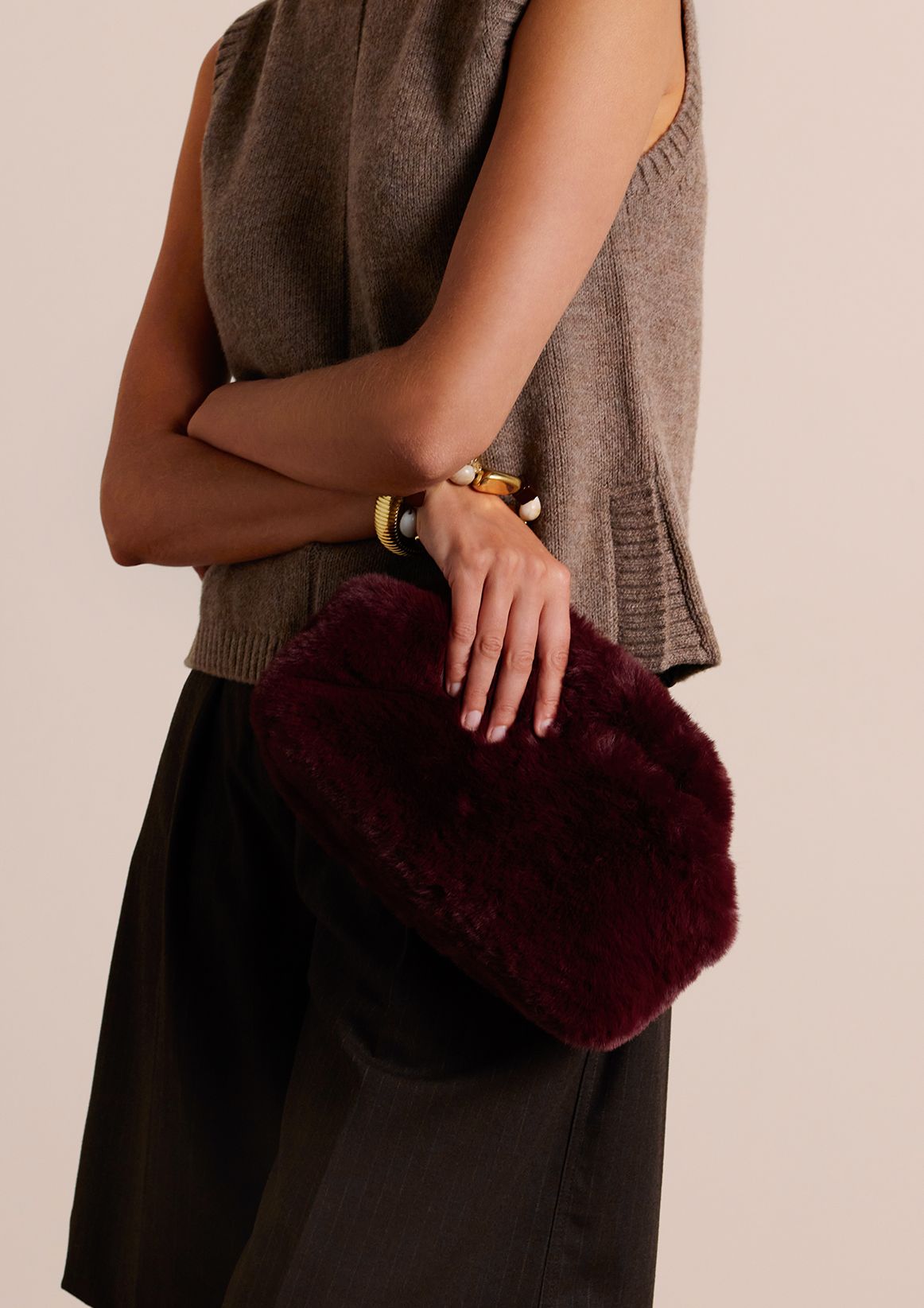 Burgundy clutch van faux fur
