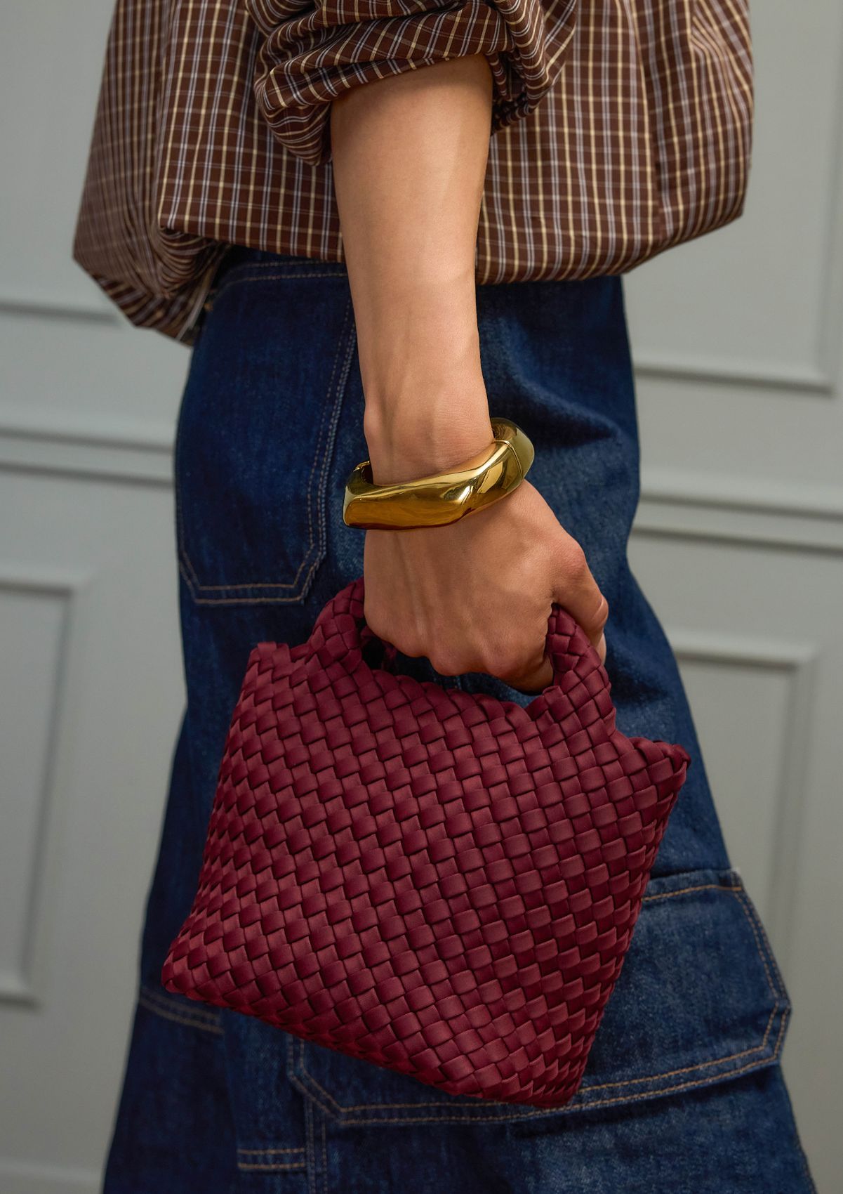Bordeauxrote Mini-Handtasche in Flecht-Optik