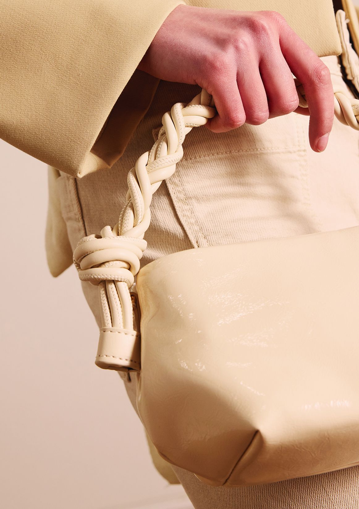 Offwhite Handtasche aus Lack