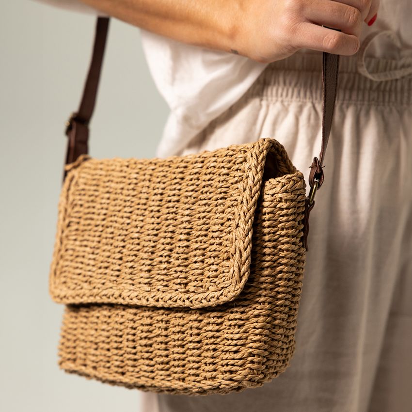 Beige raffia schoudertas