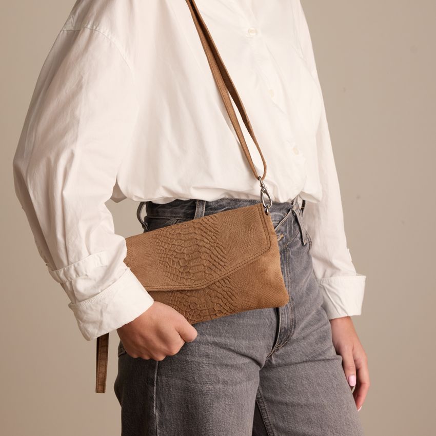 Taupefarbene Veloursleder-Clutch
