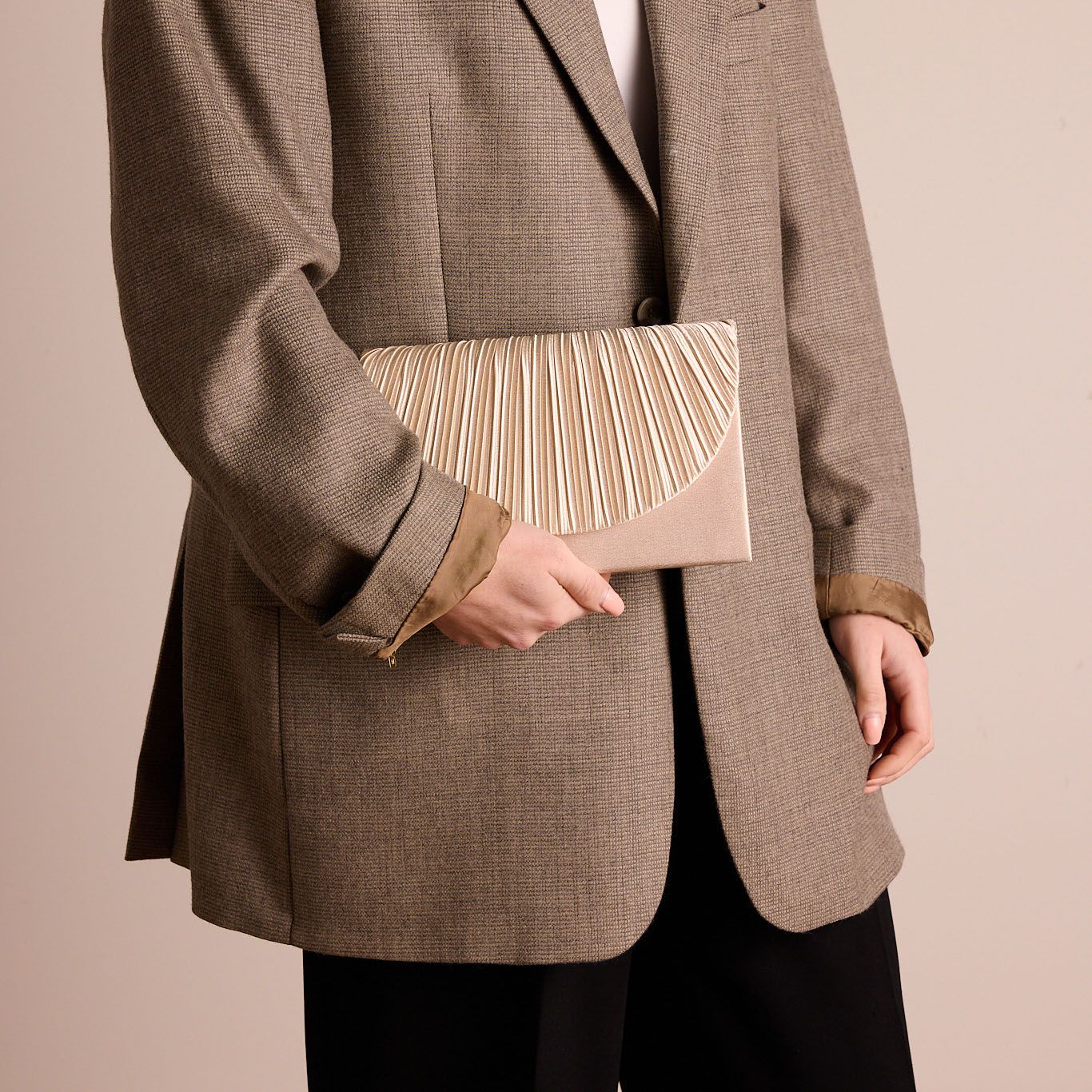 Beige clutch met gouden glitters