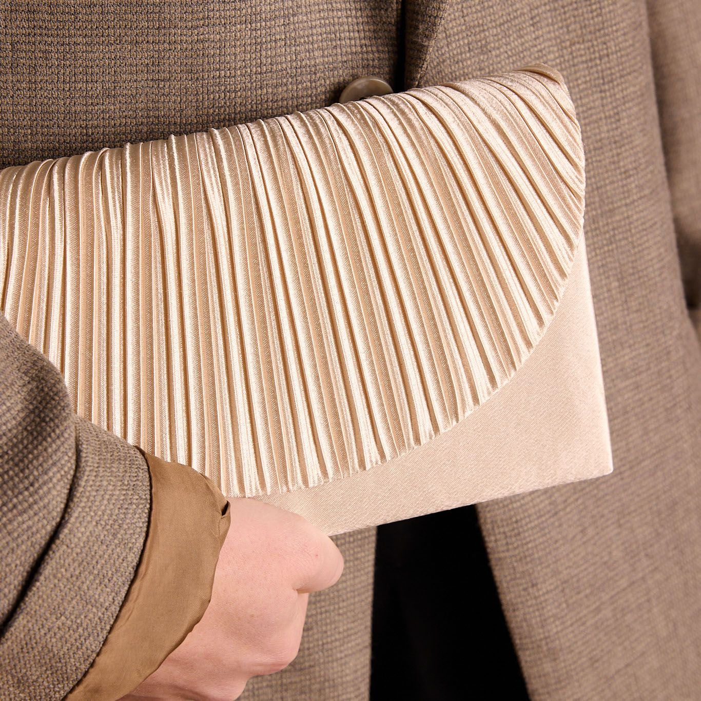 Beigefarbene Clutch mit Glitzer