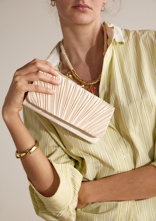 Beigefarbene Clutch