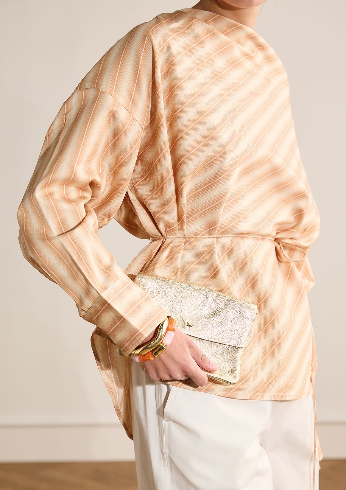 Goudkleurige metallic leren clutch
