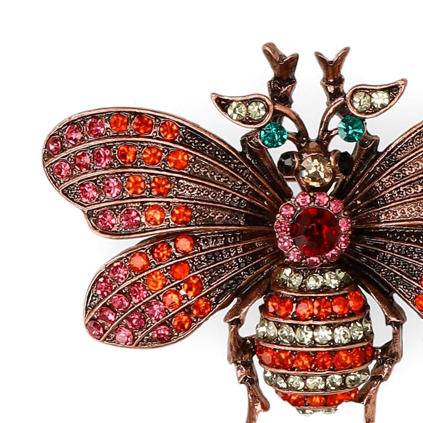 Roodkleurige vlinder broche