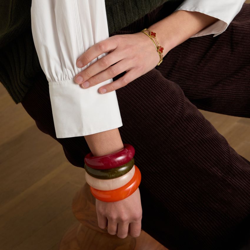 Roodkleurige bangle armband