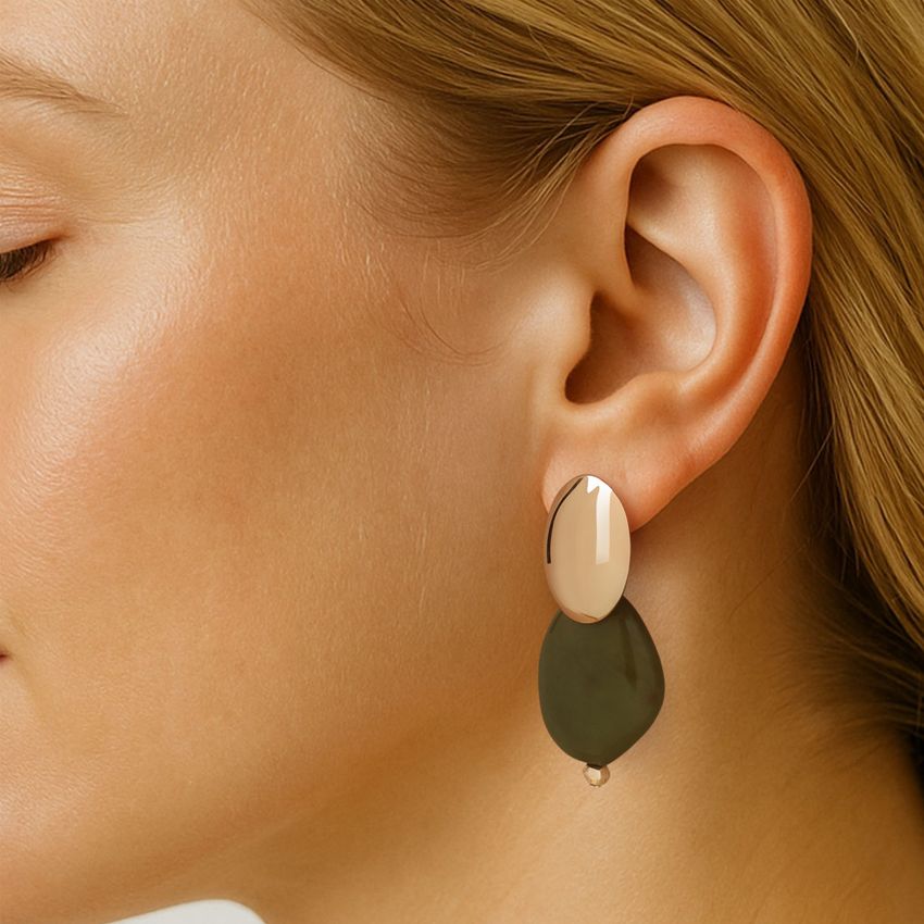 Goldfarbene Statement-Ohrringe mit beigefarbener Perle