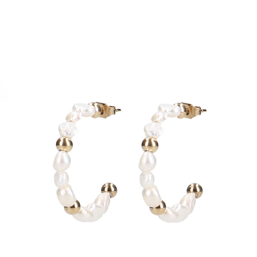Goldfarbene Ohrringe mit Perlen