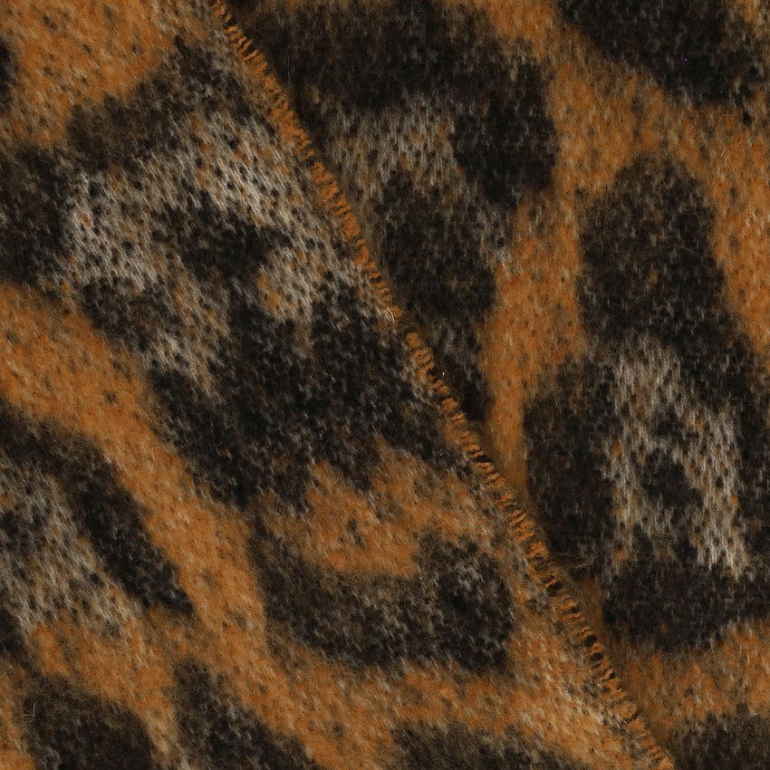 Schal mit Leoprint und weißen Details