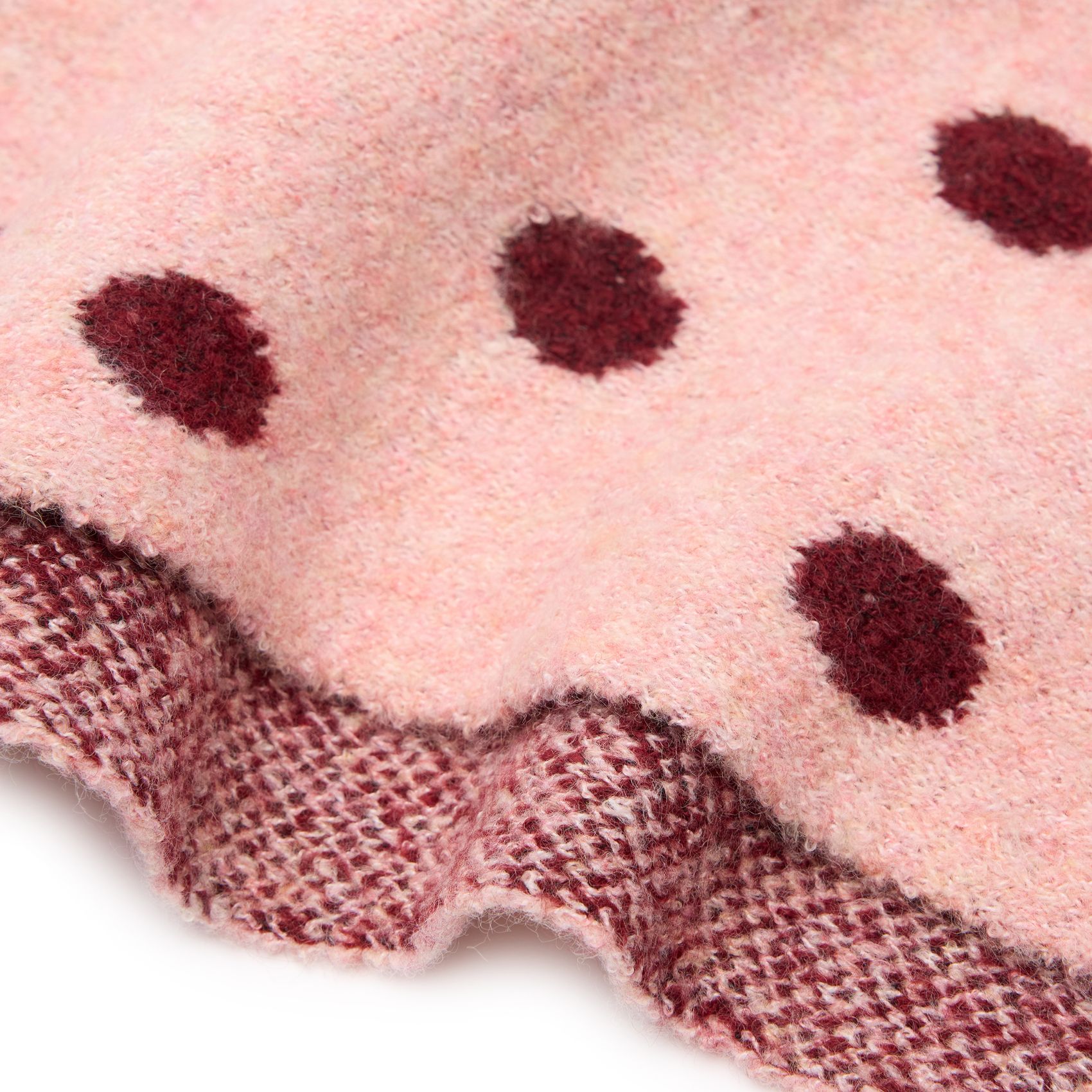 Roséfarbenes Tuch mit Punkten