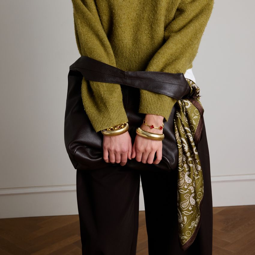 Groen sjaaltje met bruin en witte details