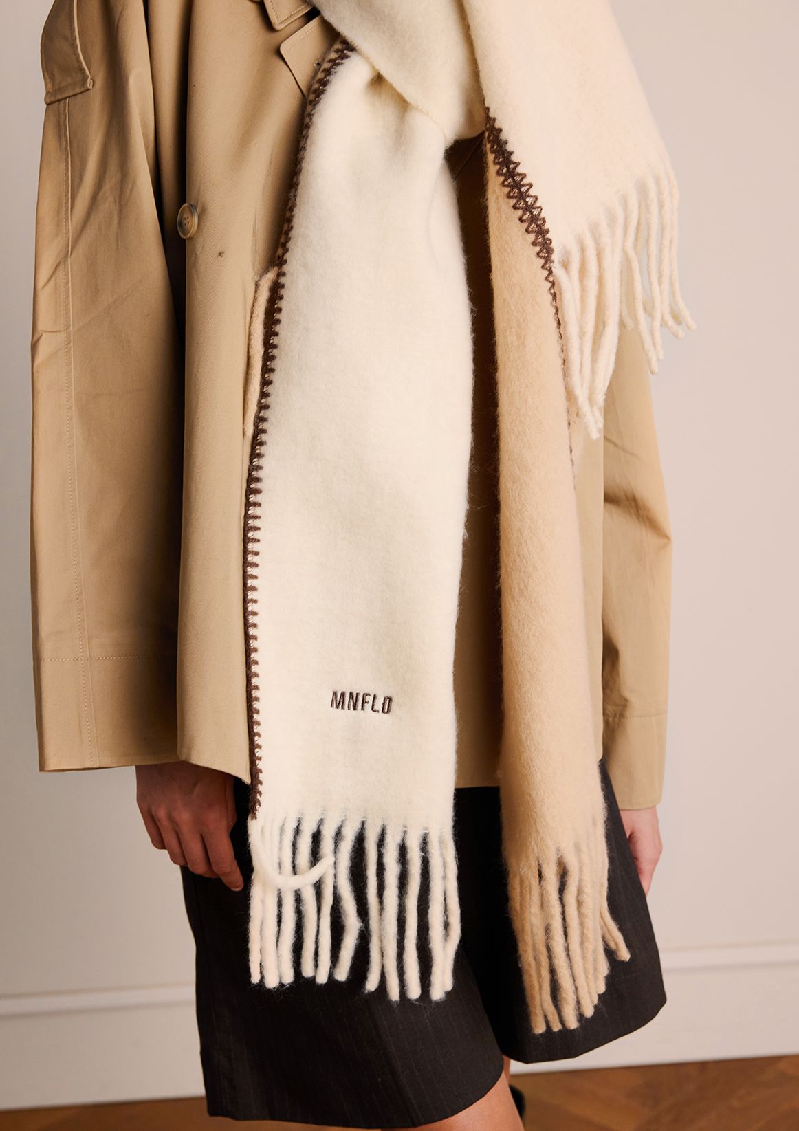 Beige sjaal met beige en bruine details