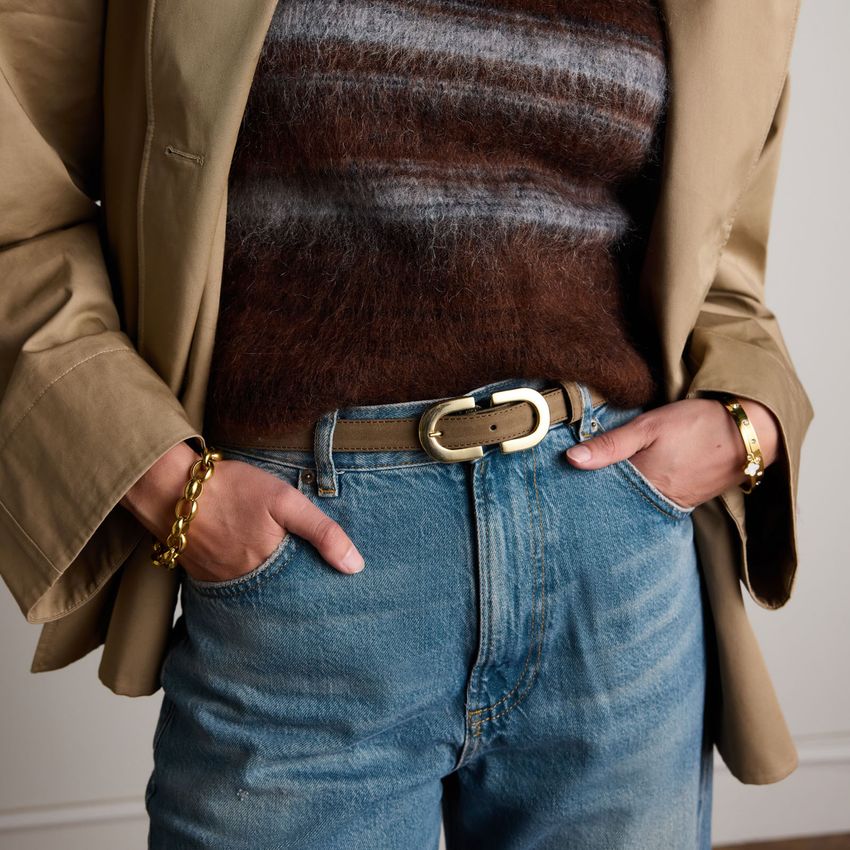 Taupefarbener Veloursleder-Gürtel mit goldfarbener Kette