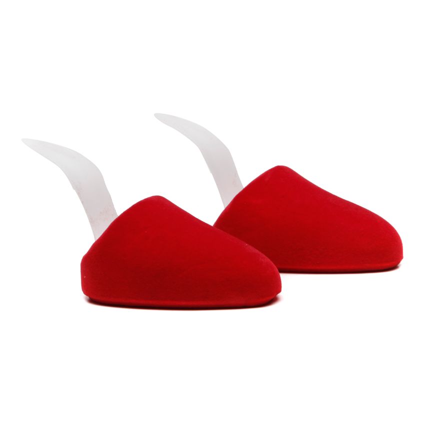 Rote Schuhspanner aus Schaumstoff